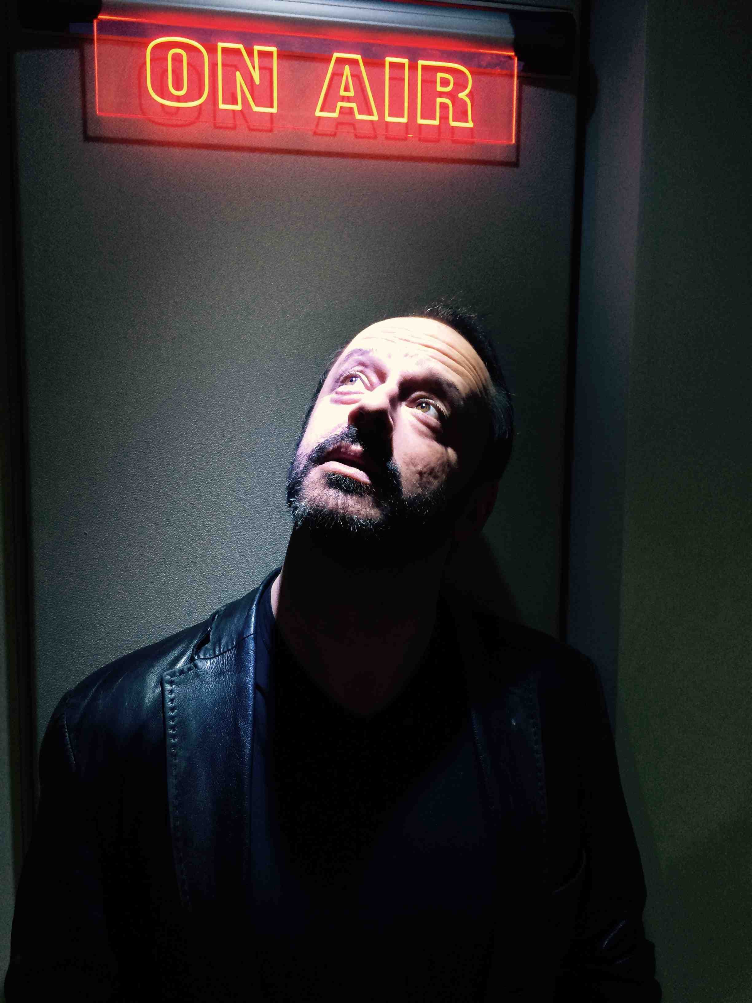 Gil Bellows image