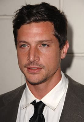 Simon Rex image