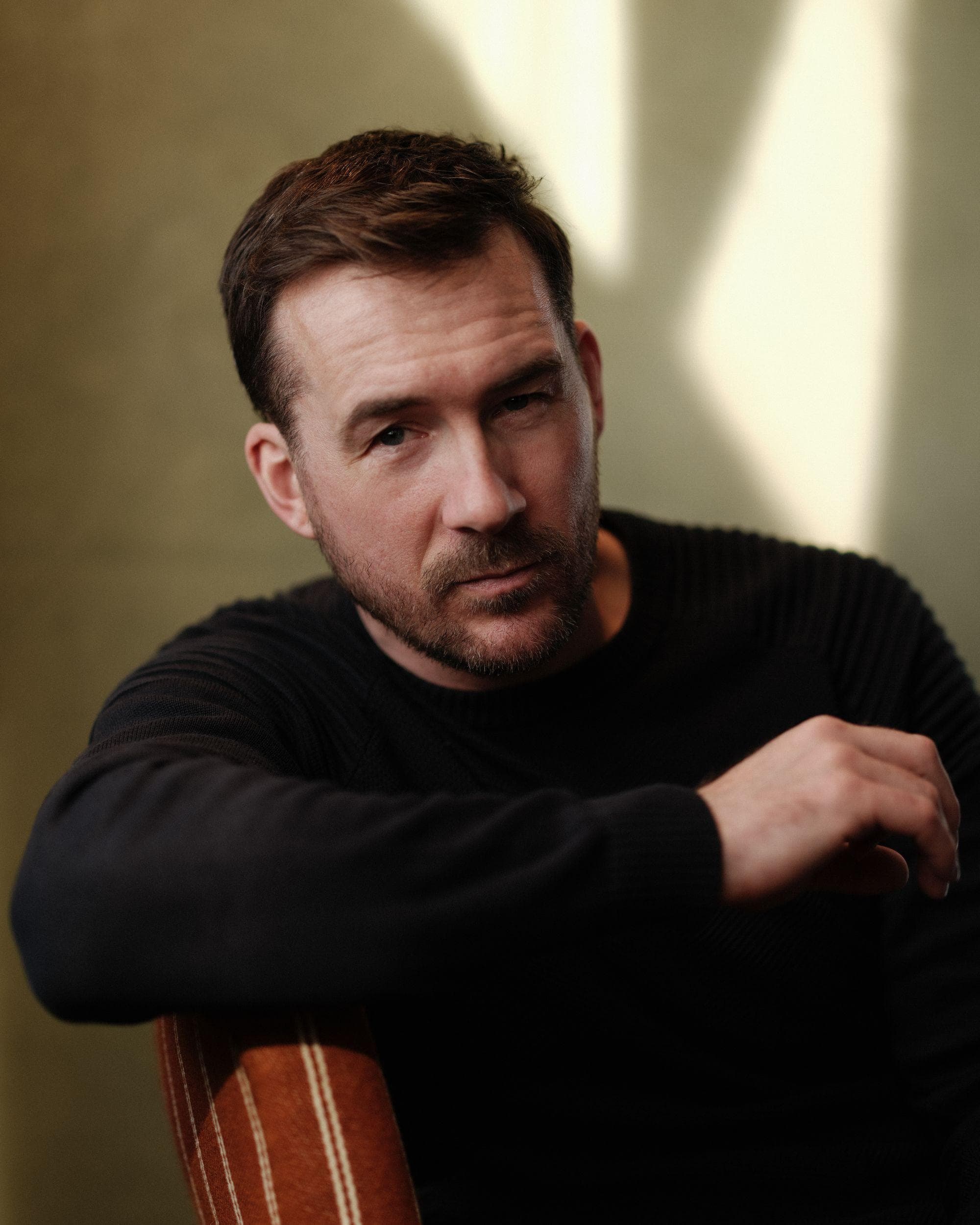 Barry Sloane image