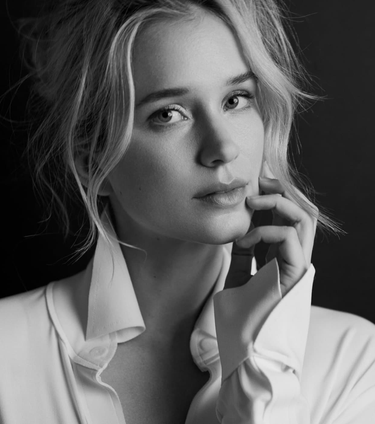 Elizabeth Lail image